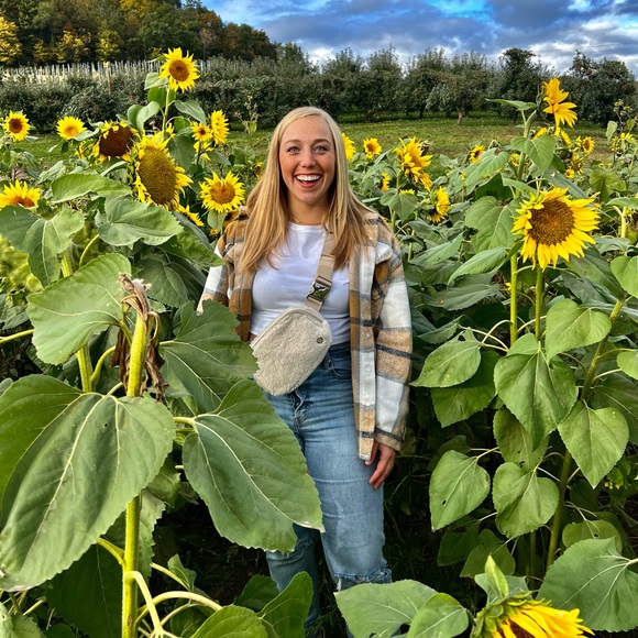 Meet Your Posher - Picture 7 of 14